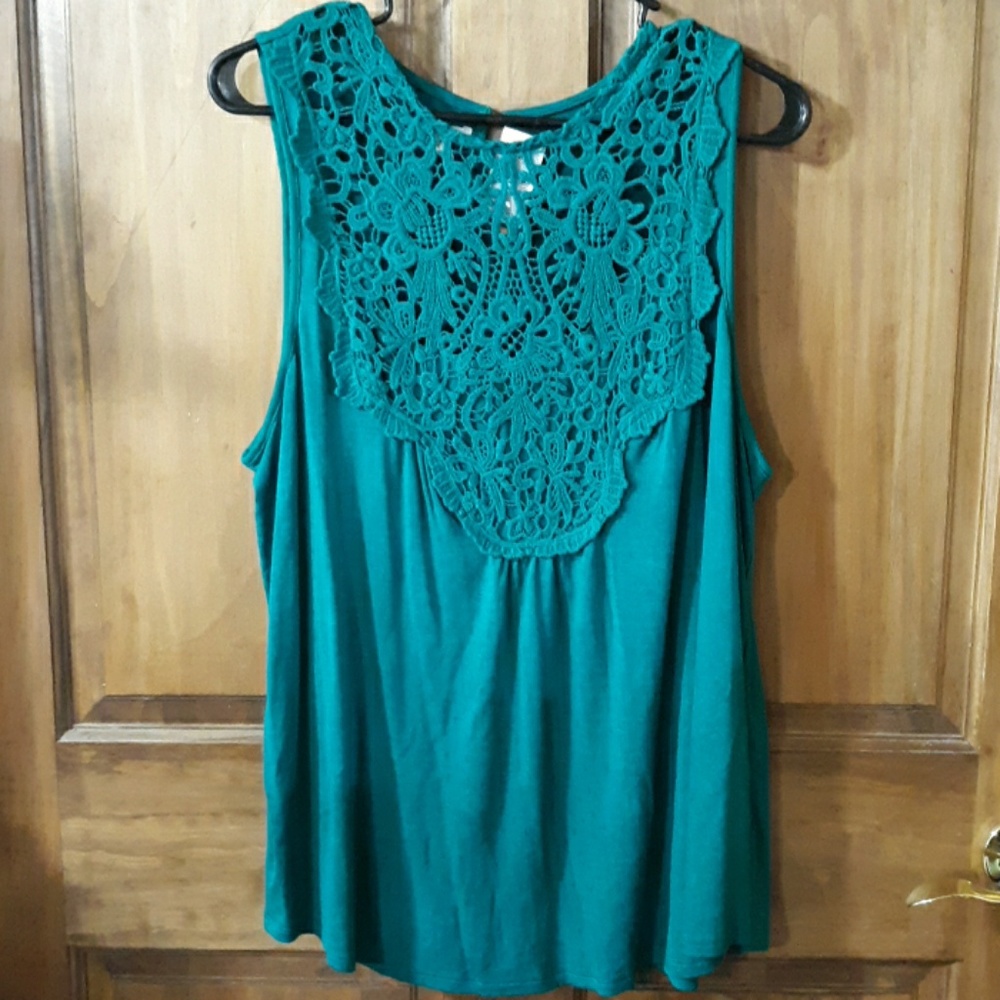 Green sleeveless flowy maurices top